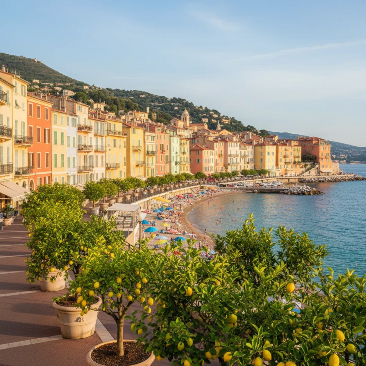 Vieille ville de Menton façades colorées et clocher baroque Côte d'Azur